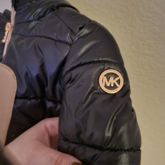 Michael kors black puffer jacket - Picture 3 of 5